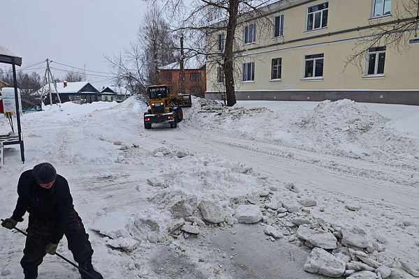 Оперативная уборка снега на территории БЦ "Чайка"